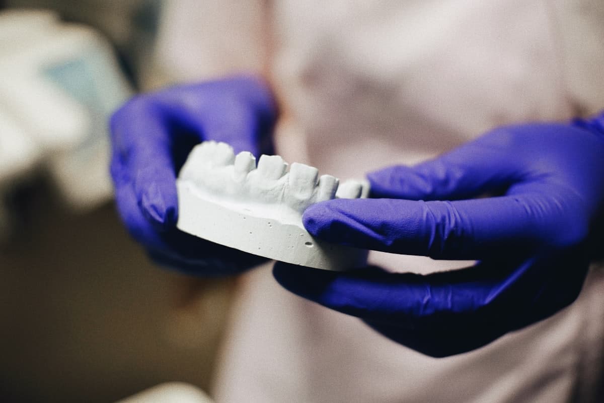 Coroa dentária: quando é necessária e como é feita