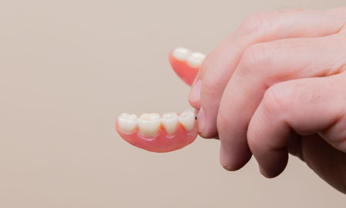 Dentadura × protocolo sobre implante