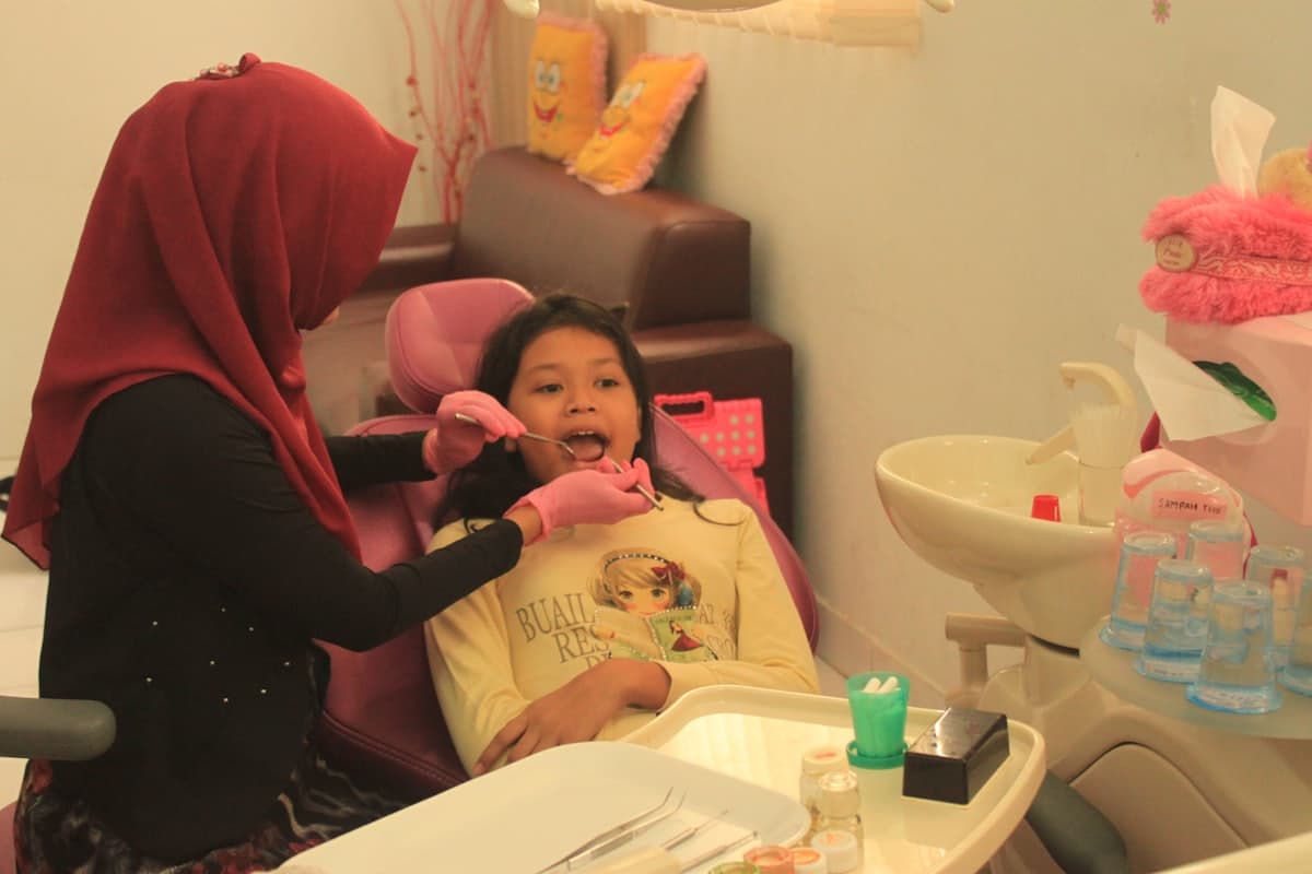 Higiene bucal do bebê: como limpar resultado clínico dos primeiros dentes