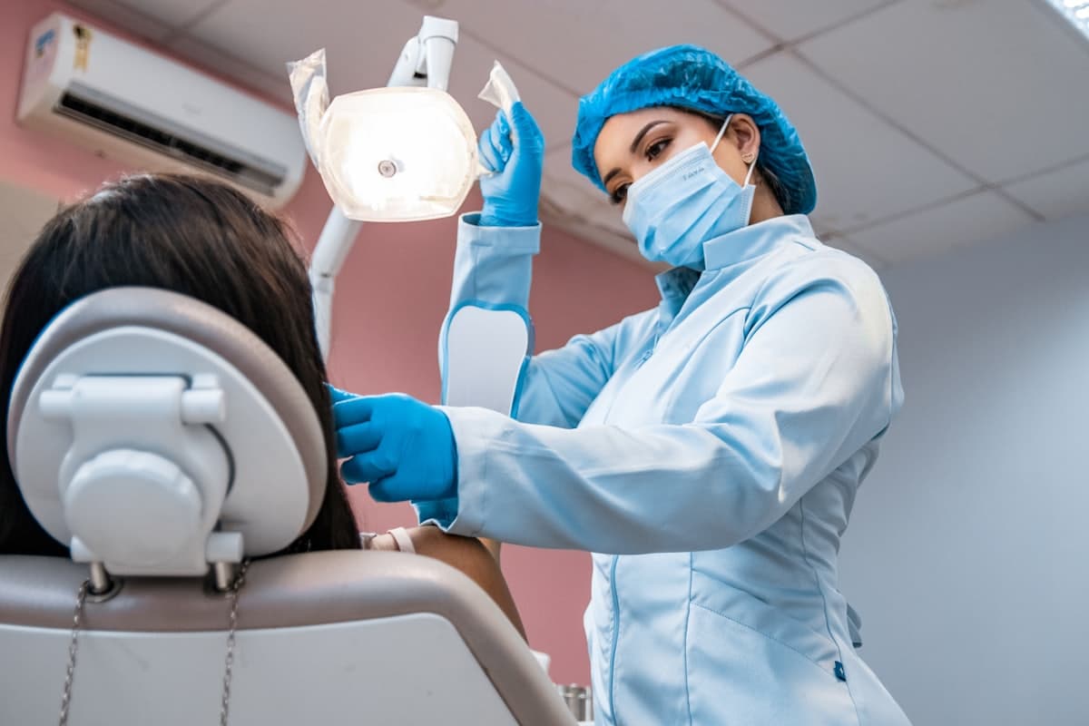 Por que tratamento dentário bom tem preço (e como avaliar)